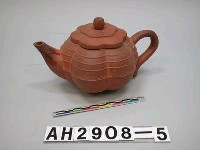 藏品(紫砂陶六瓣形茶壺)的圖片